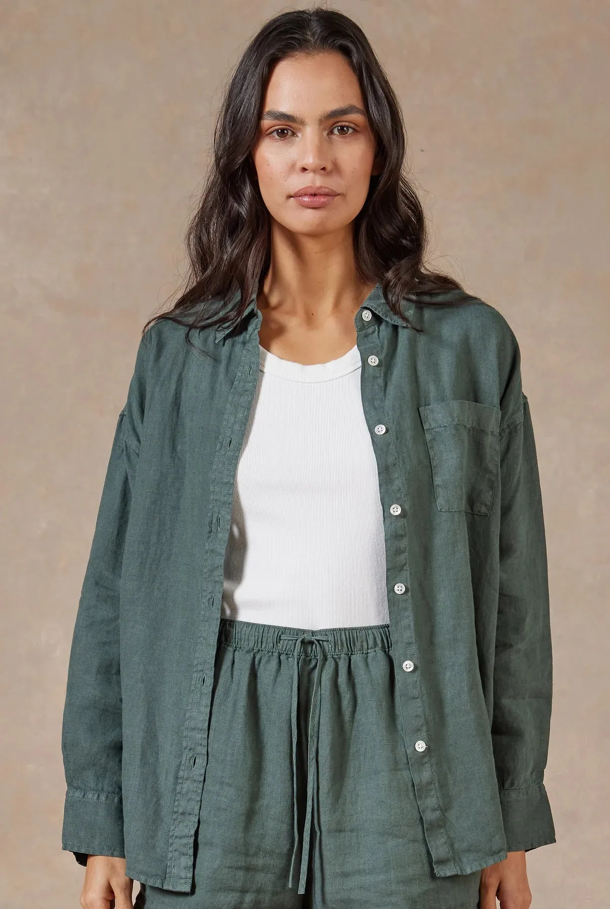 (W) Hampton Linen Shirt in Canteen Green