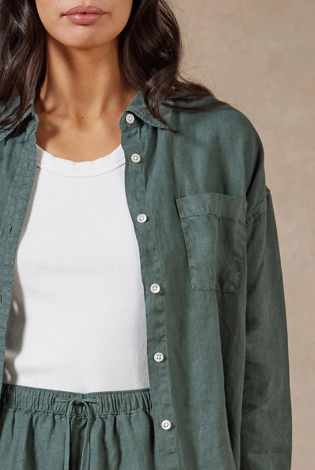 (W) Hampton Linen Shirt in Canteen Green
