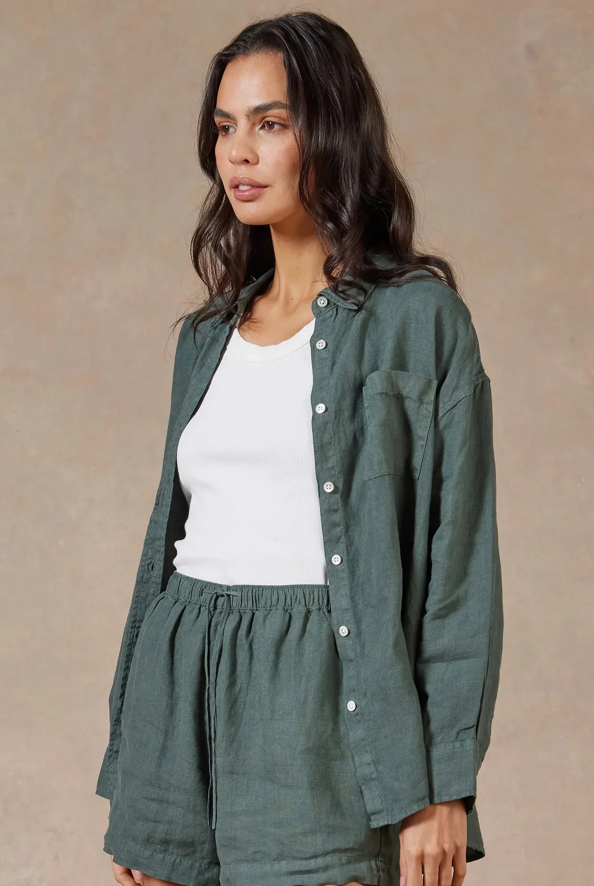 (W) Hampton Linen Shirt in Canteen Green
